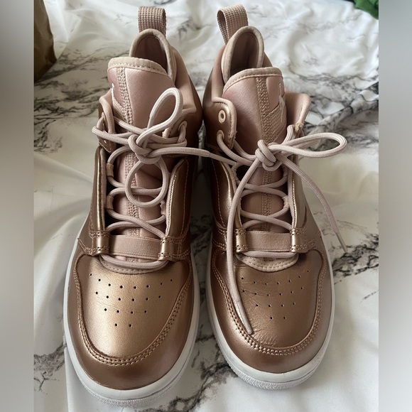 BRAND NEW! NIKE JORDAN FADEAWAY ROSE GOLD - Picture 2 of 3